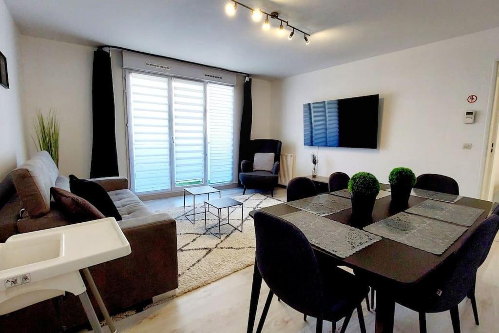 קרגי Cosy Home 2, 2 Chambres, 6 Personnes, 3 Min Gare, Parking מראה חיצוני תמונה